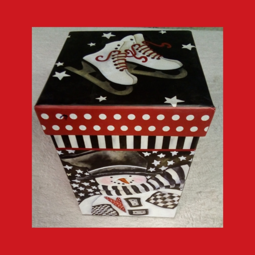 BRAND NEW CHRISTMAS MUG WITH DECORATE BOX NEW!